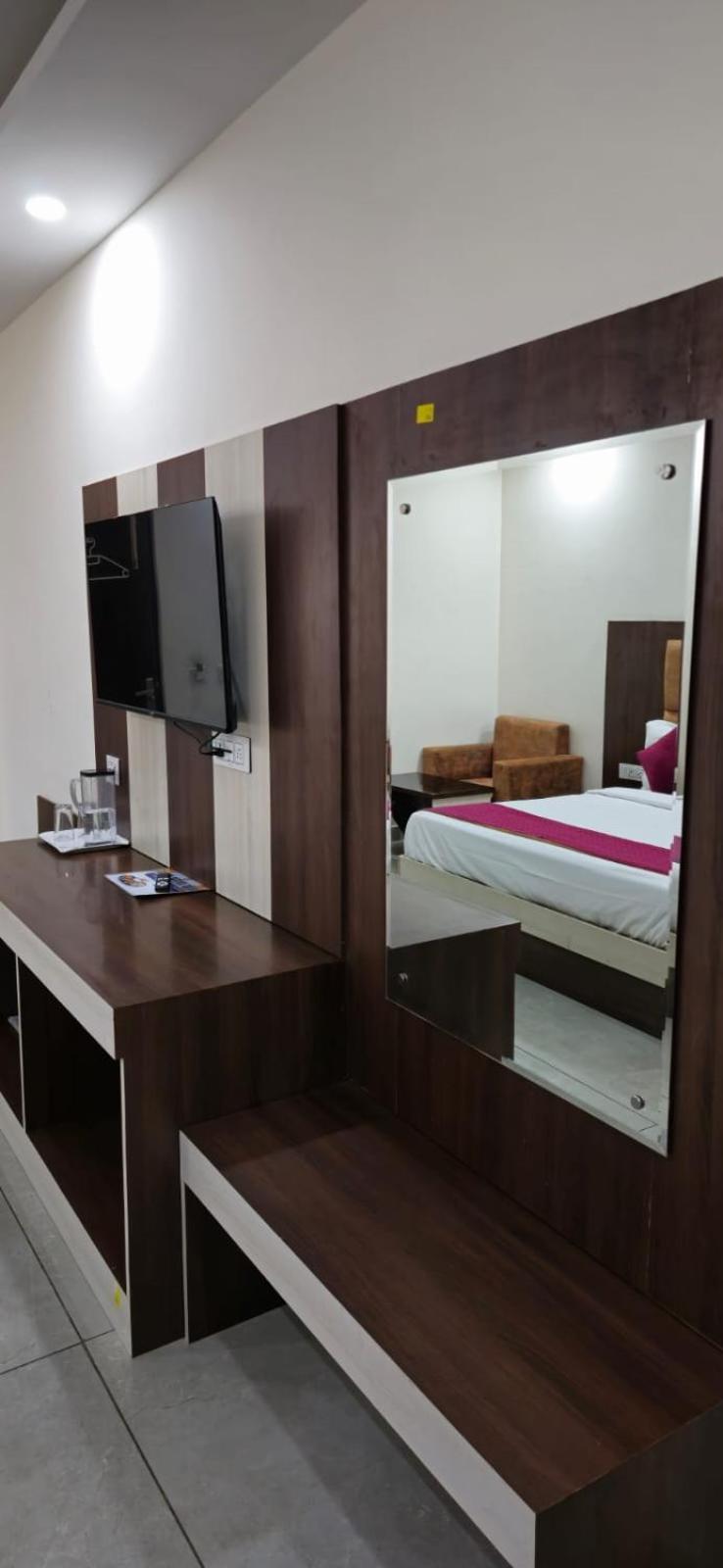 Satya Residency Hotell Katra  Exteriör bild