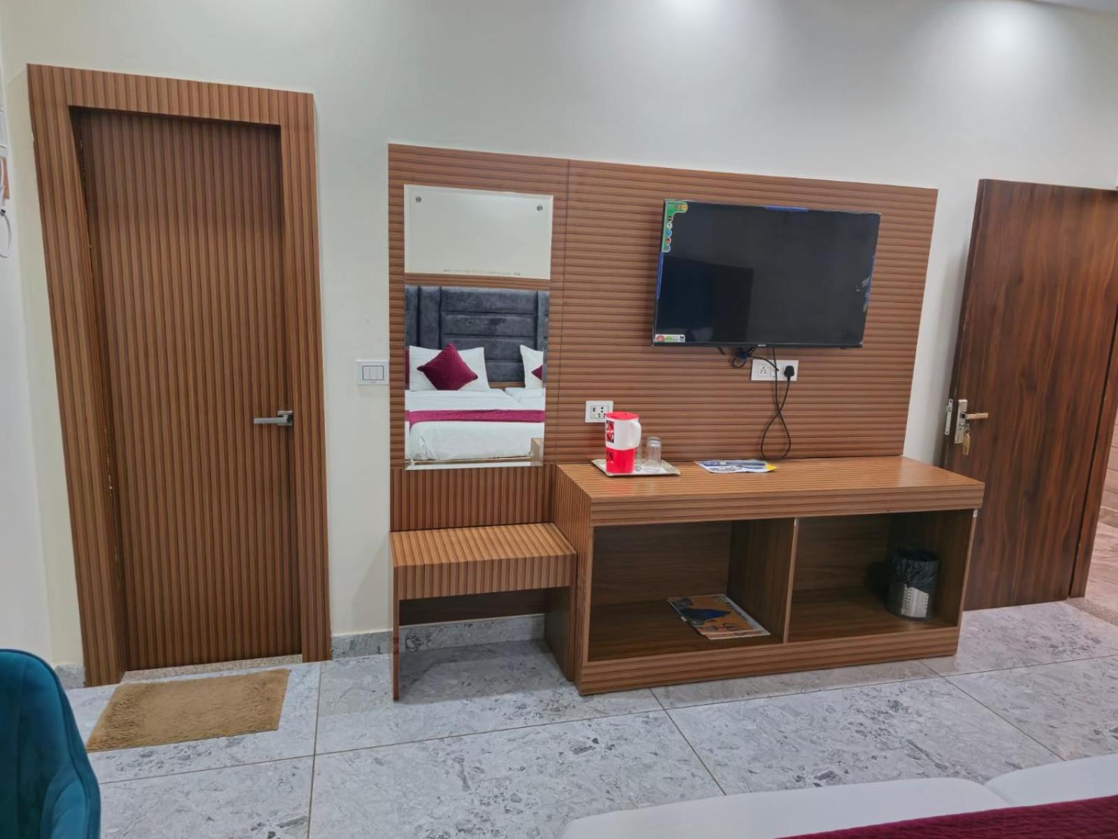 Satya Residency Hotell Katra  Exteriör bild