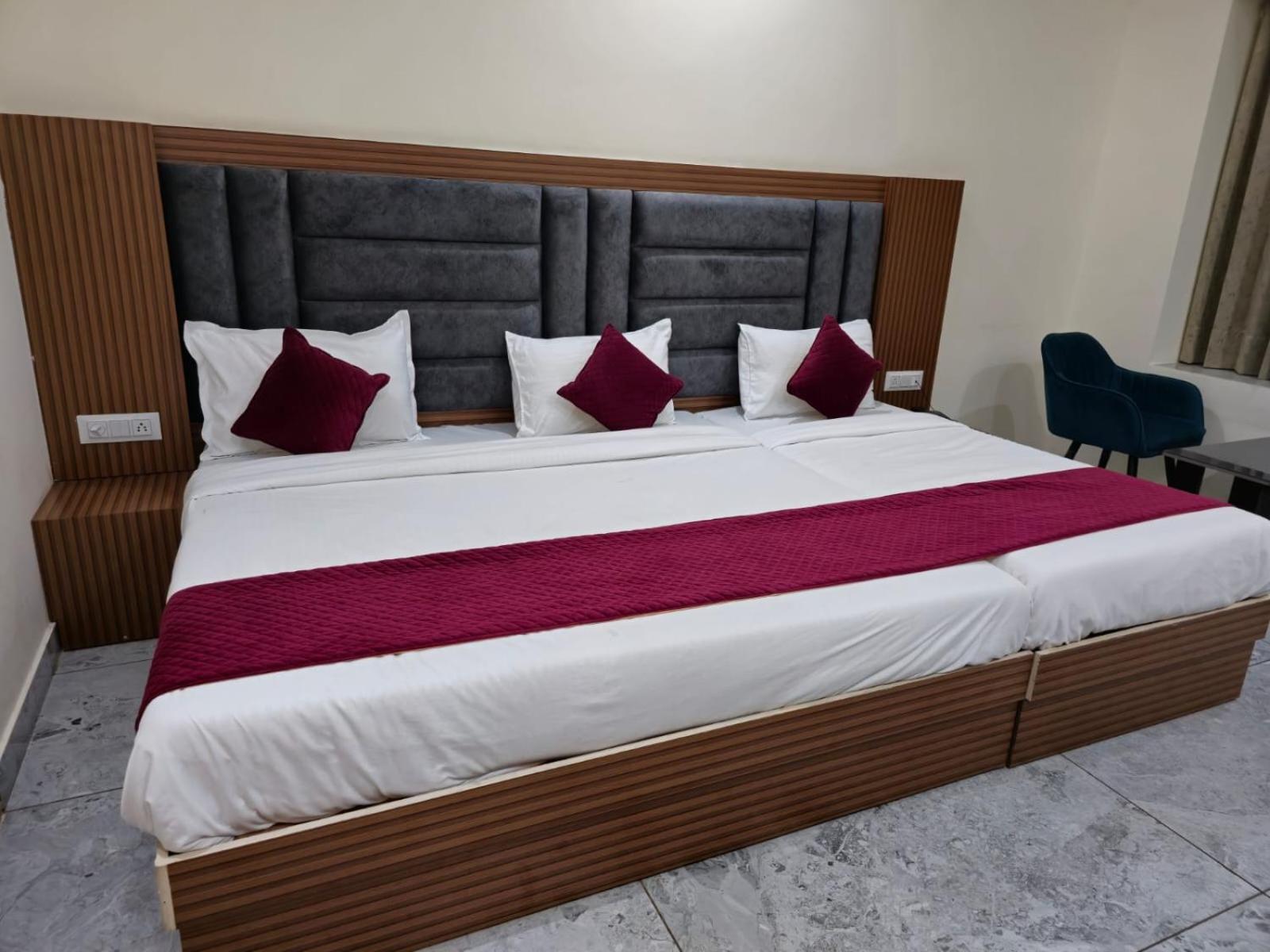 Satya Residency Hotell Katra  Exteriör bild
