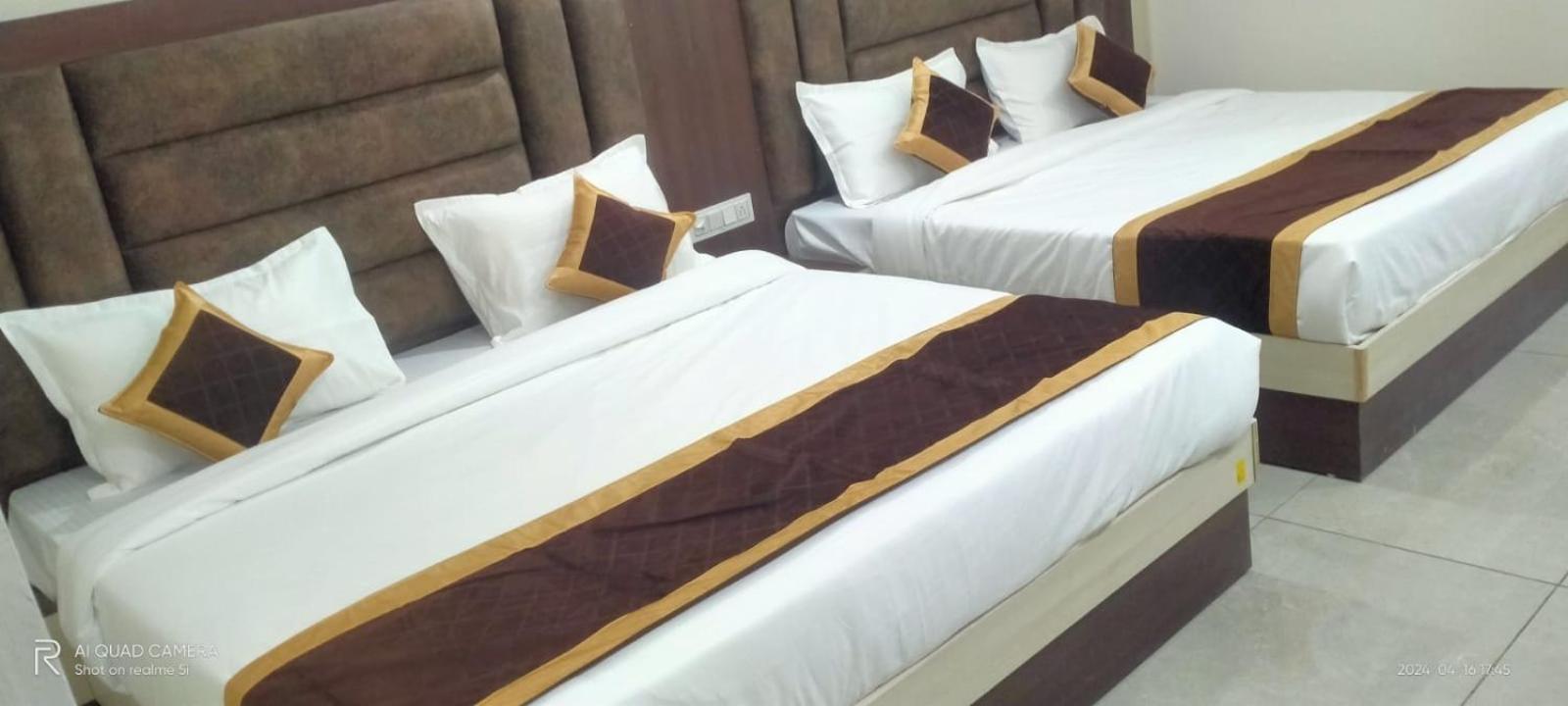 Satya Residency Hotell Katra  Exteriör bild