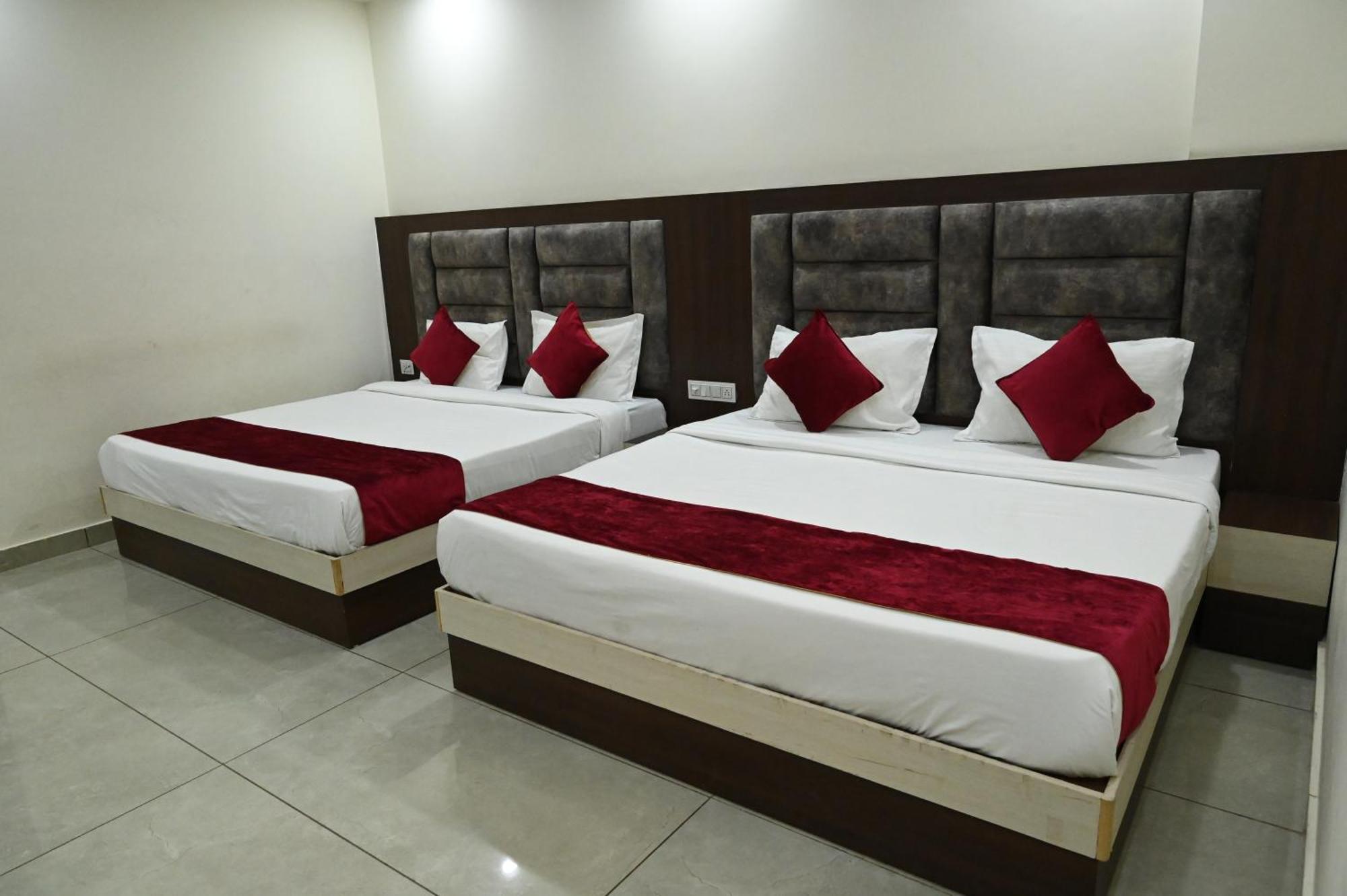 Satya Residency Hotell Katra  Exteriör bild