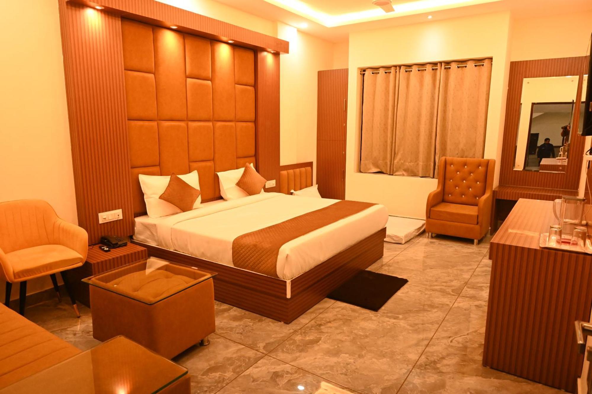 Satya Residency Hotell Katra  Exteriör bild