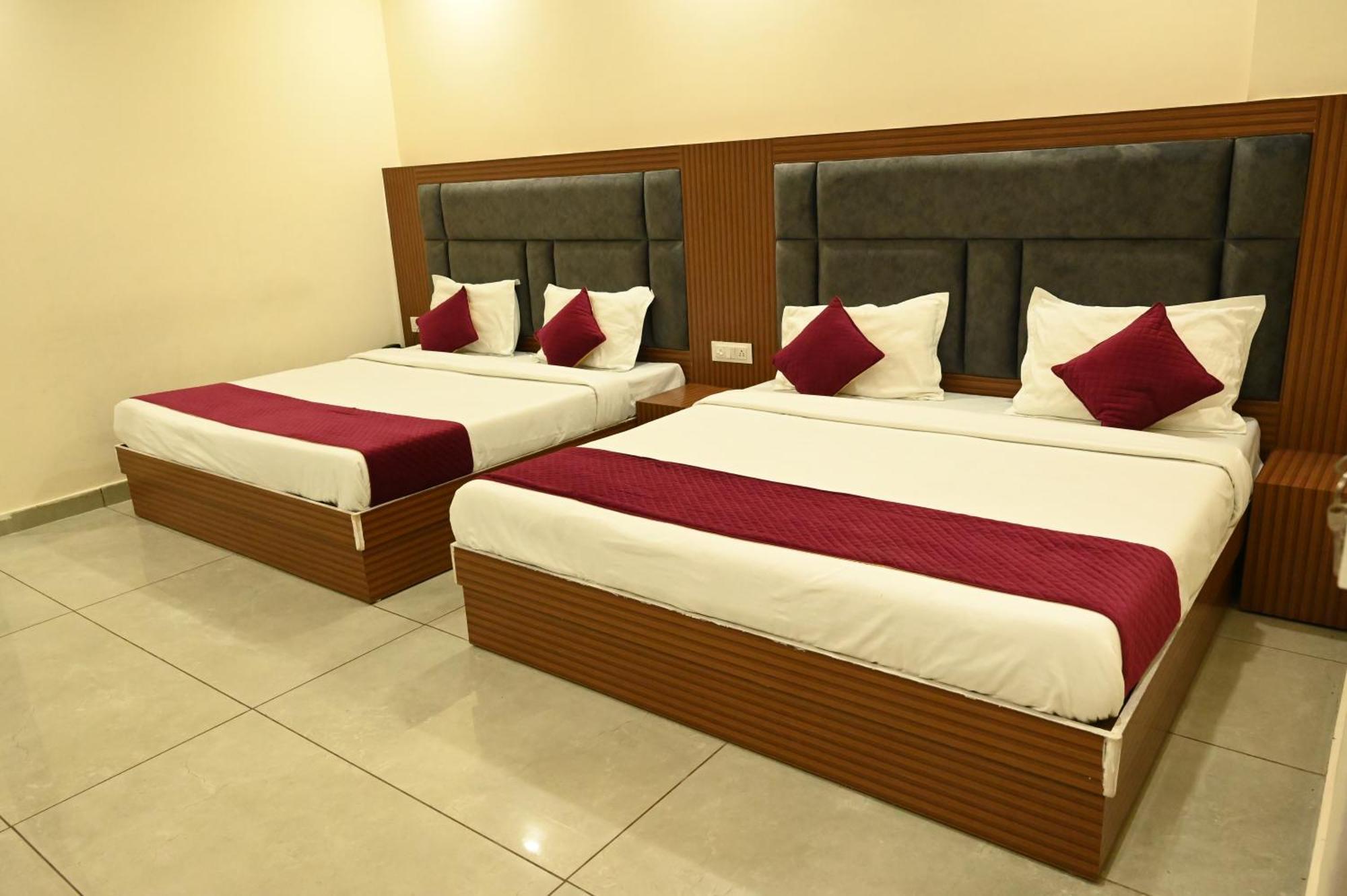 Satya Residency Hotell Katra  Exteriör bild