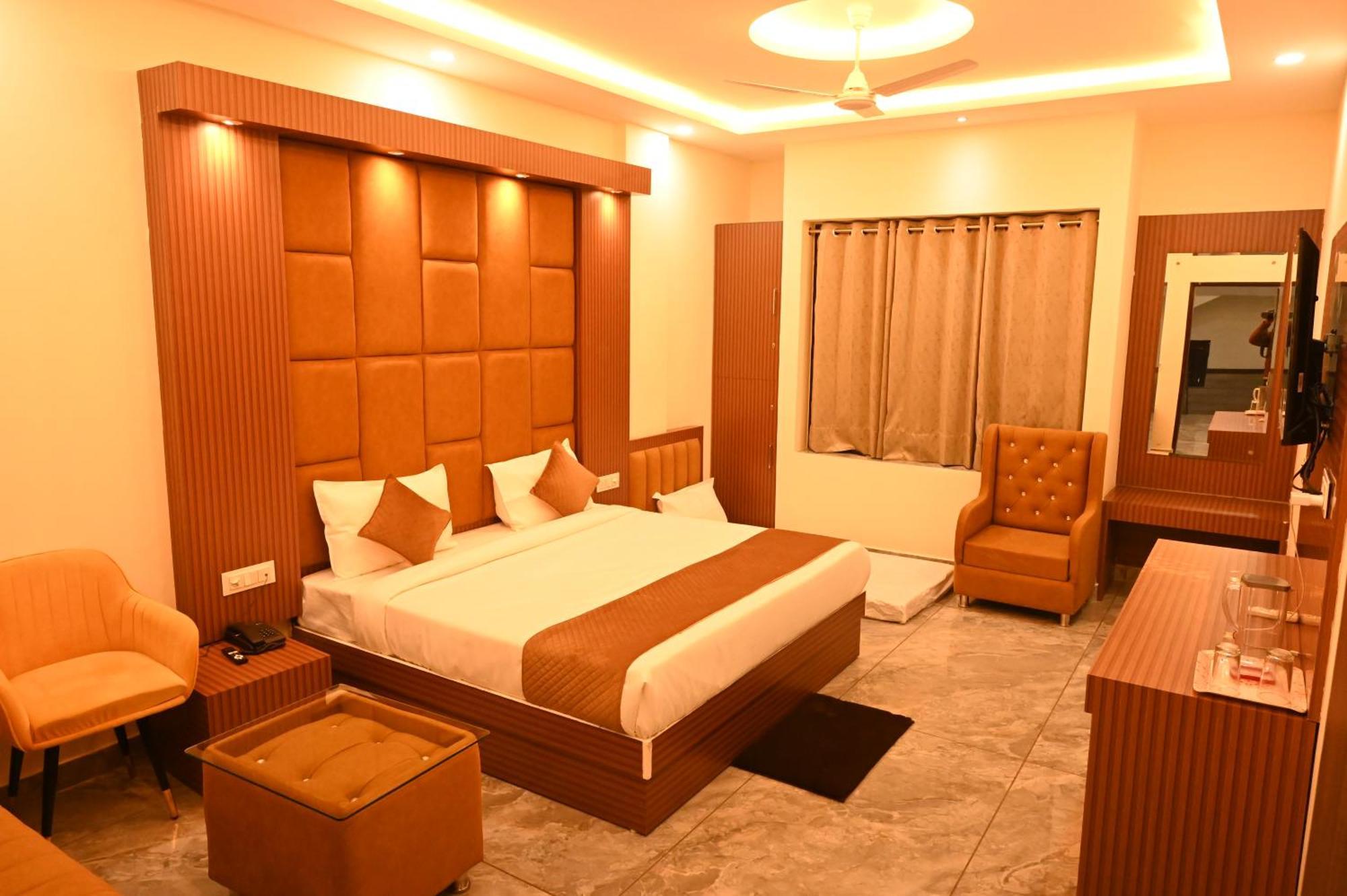 Satya Residency Hotell Katra  Exteriör bild