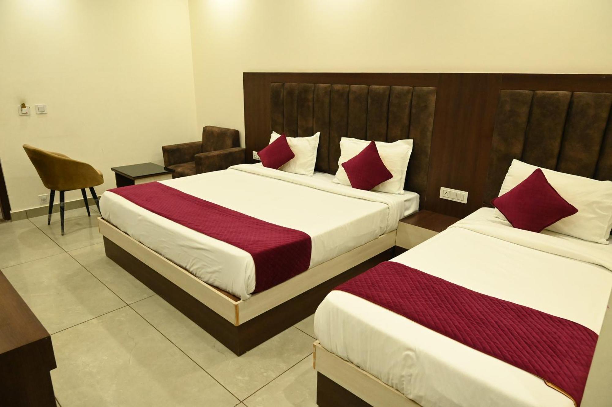 Satya Residency Hotell Katra  Exteriör bild